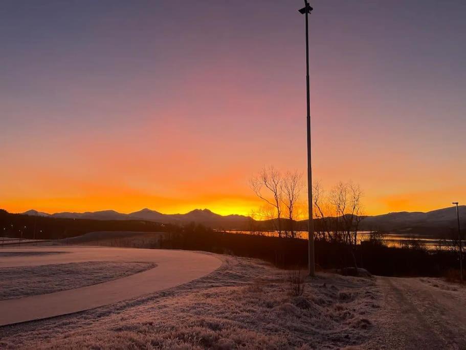 Leilighet I Rolig Gate Med Utsikt Og Gratis Parkering Tromso Exterior photo